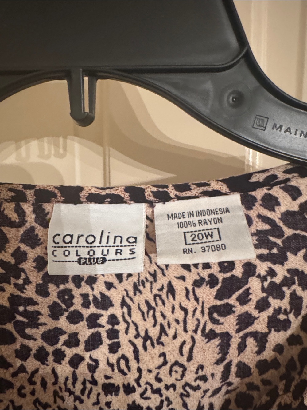 Leopard-Print Button down blouse - Picture 2 of 3